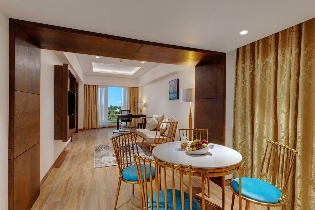 เดอะ เฟิร์น เรซิเดนซี ศาสตรา มหารัศตรา Hotel ซาตารา ภายนอก รูปภาพ
